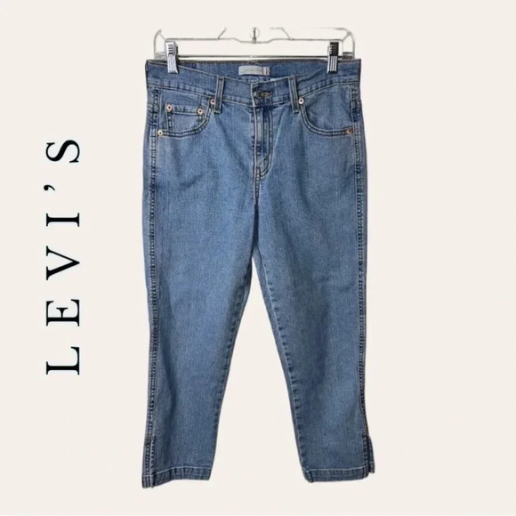 0017W. LEVI’S‎ CAPRIS SLIT ON SIDE LIGHTER WASH SIZE 6 - Picture 1 of 11